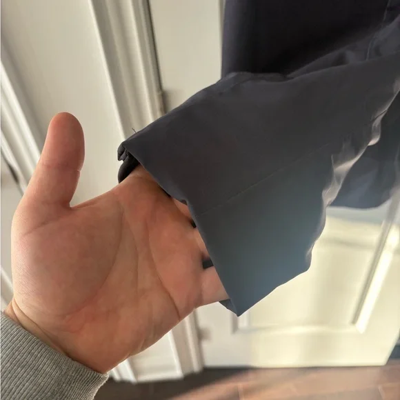 Helly Hansen Men's Dark Blue Jacket with Orange Details - Picture 3 of 9